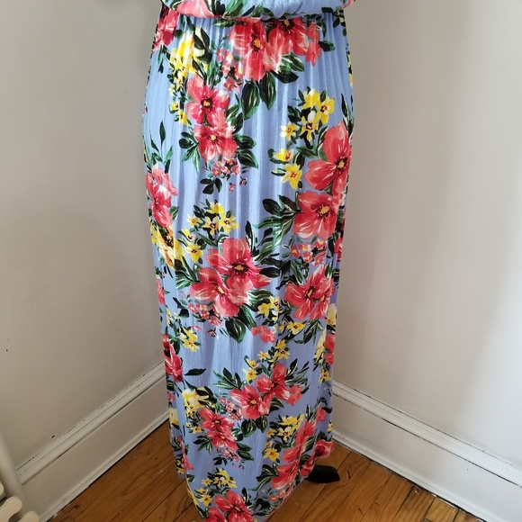 Floral Blue Dress, SIZE S, Open In the front. - Picture 13 of 16